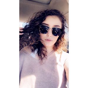 Meet your Posher, Emily